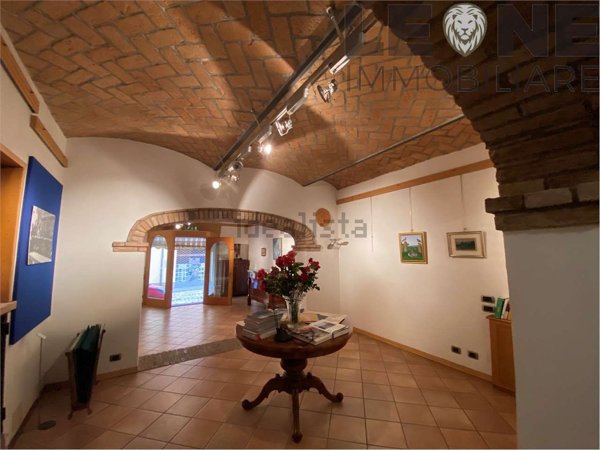 negozio in vendita a Vignola