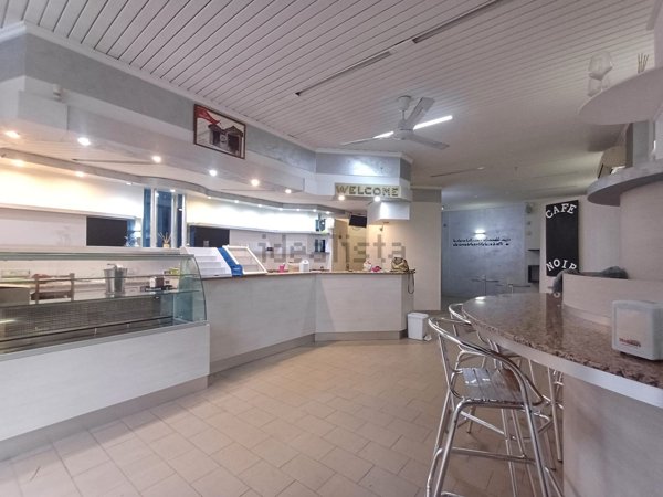 negozio in vendita a Vignola