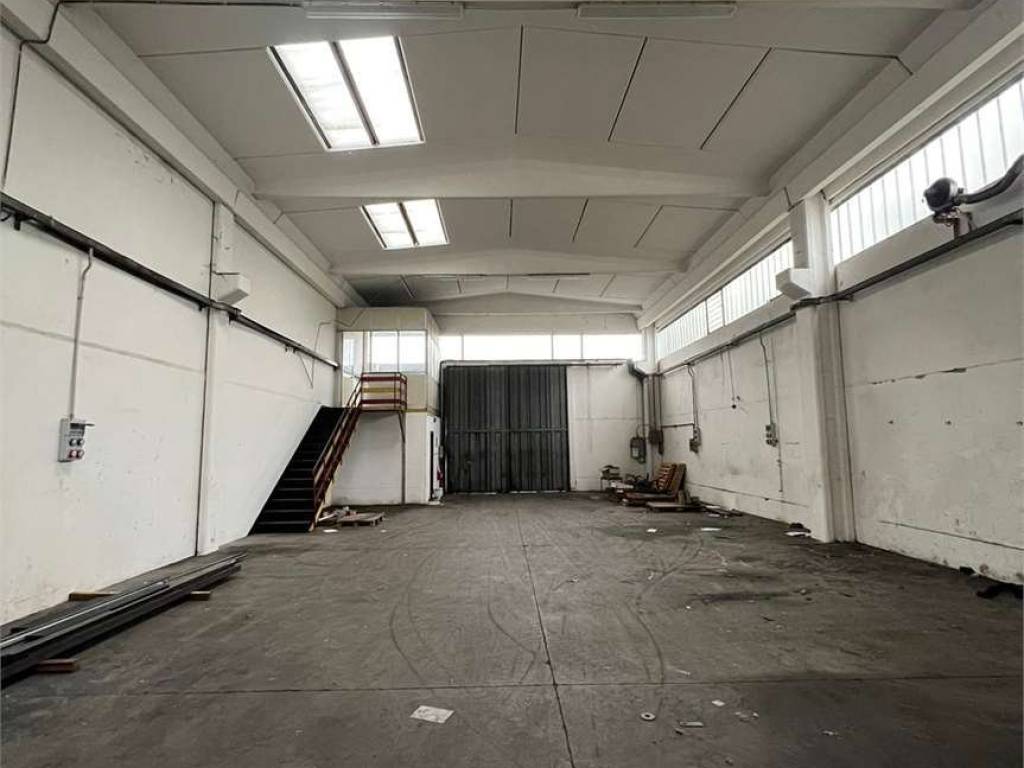 locale commerciale in vendita a Vignola