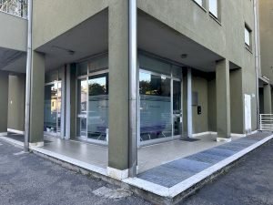 locale commerciale in vendita a Vignola