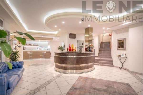 negozio in vendita a Vignola