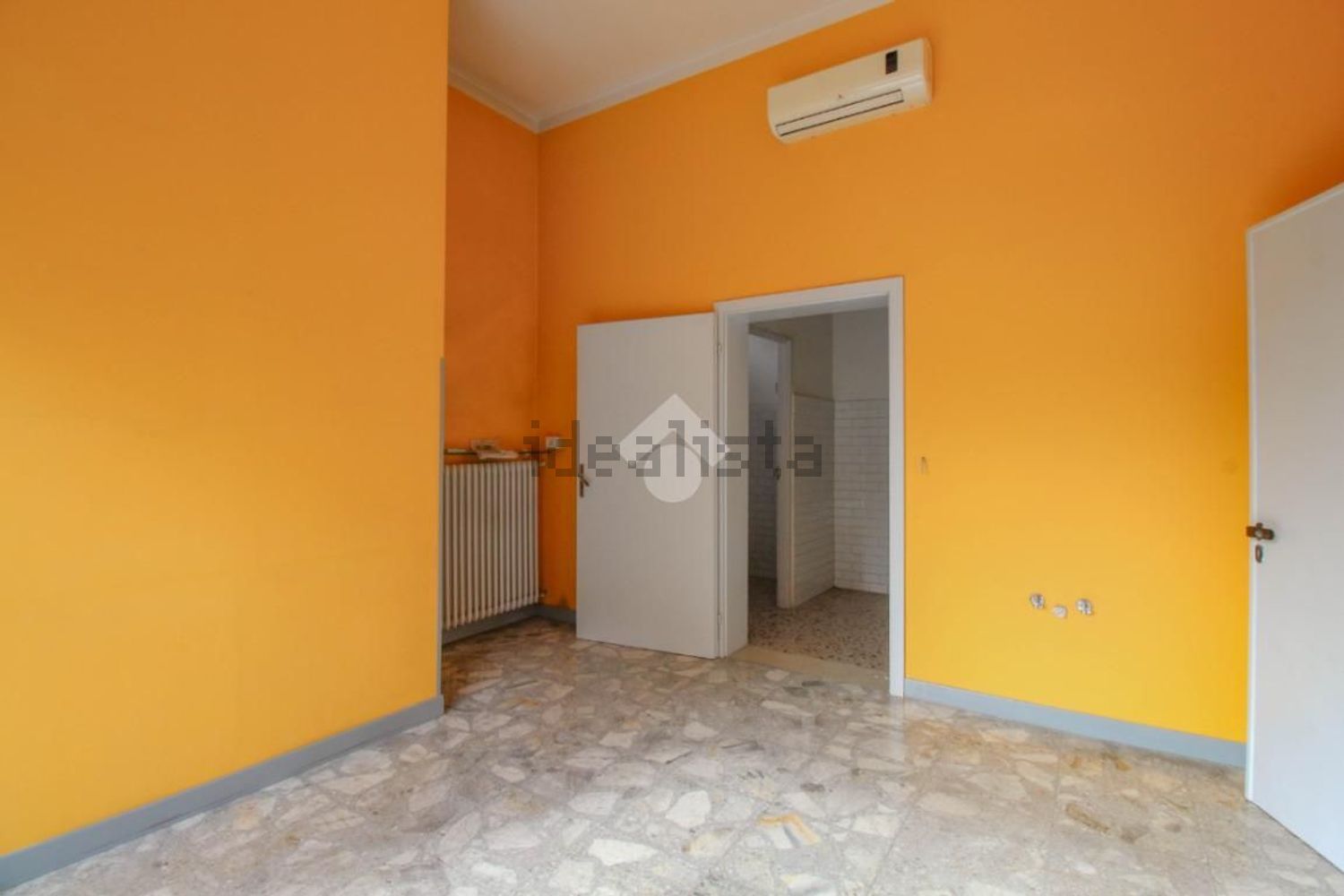 negozio in vendita a Vignola