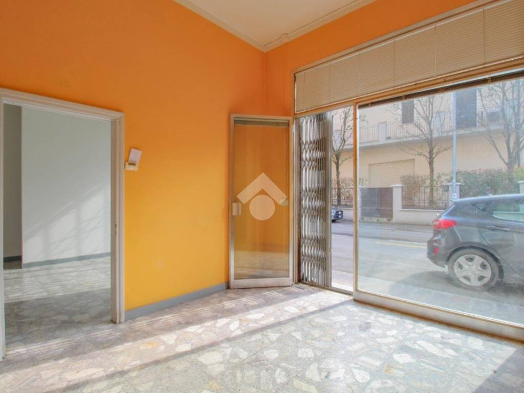 negozio in vendita a Vignola