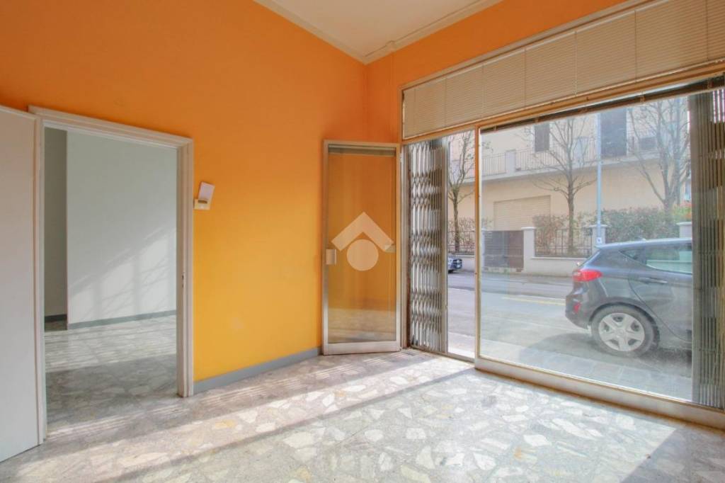 negozio in vendita a Vignola