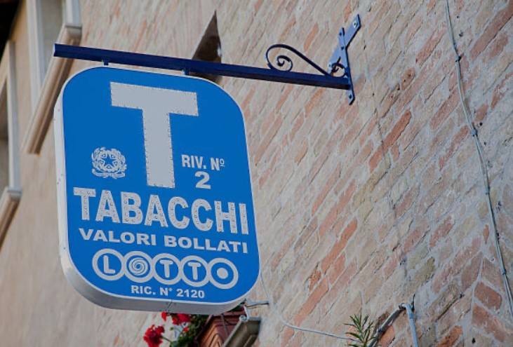 negozio in vendita a Vignola