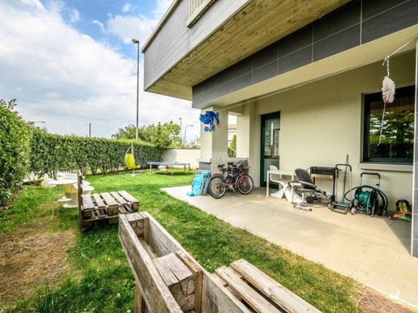appartamento in vendita a Vignola in zona Pratomaggiore
