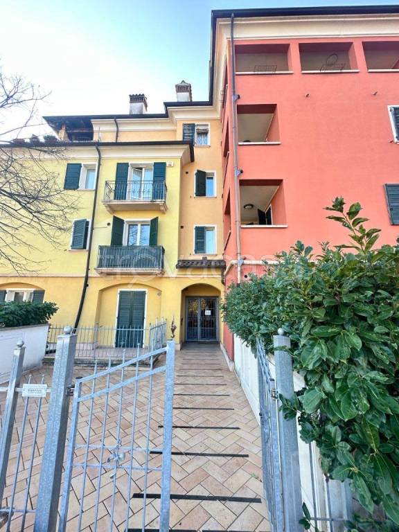 appartamento in vendita a Vignola in zona Pratomaggiore