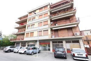 negozio in vendita a Vignola