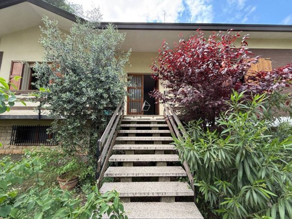 casa indipendente in vendita a Vignola