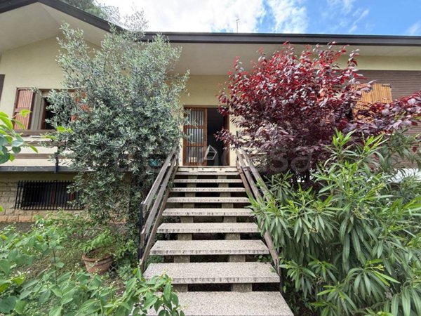 casa indipendente in vendita a Vignola