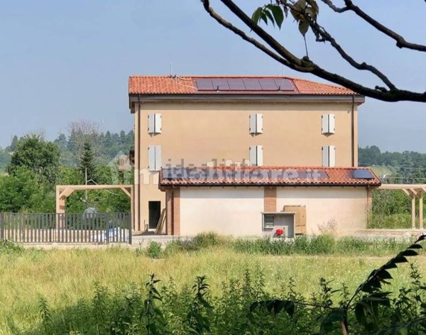 pentavano in vendita a Vignola in zona Tavernelle