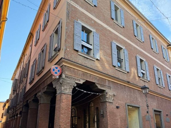 intera palazzina in vendita a Vignola in zona Pratomaggiore