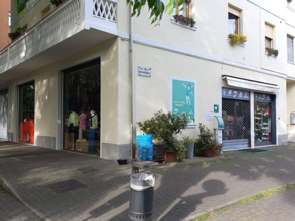 negozio in vendita a Vignola in zona Pratomaggiore