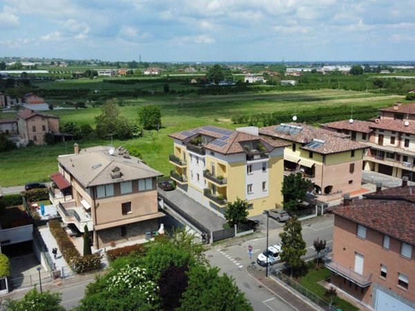 appartamento in vendita a Vignola in zona Pratomaggiore
