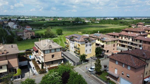 appartamento in vendita a Vignola in zona Pratomaggiore
