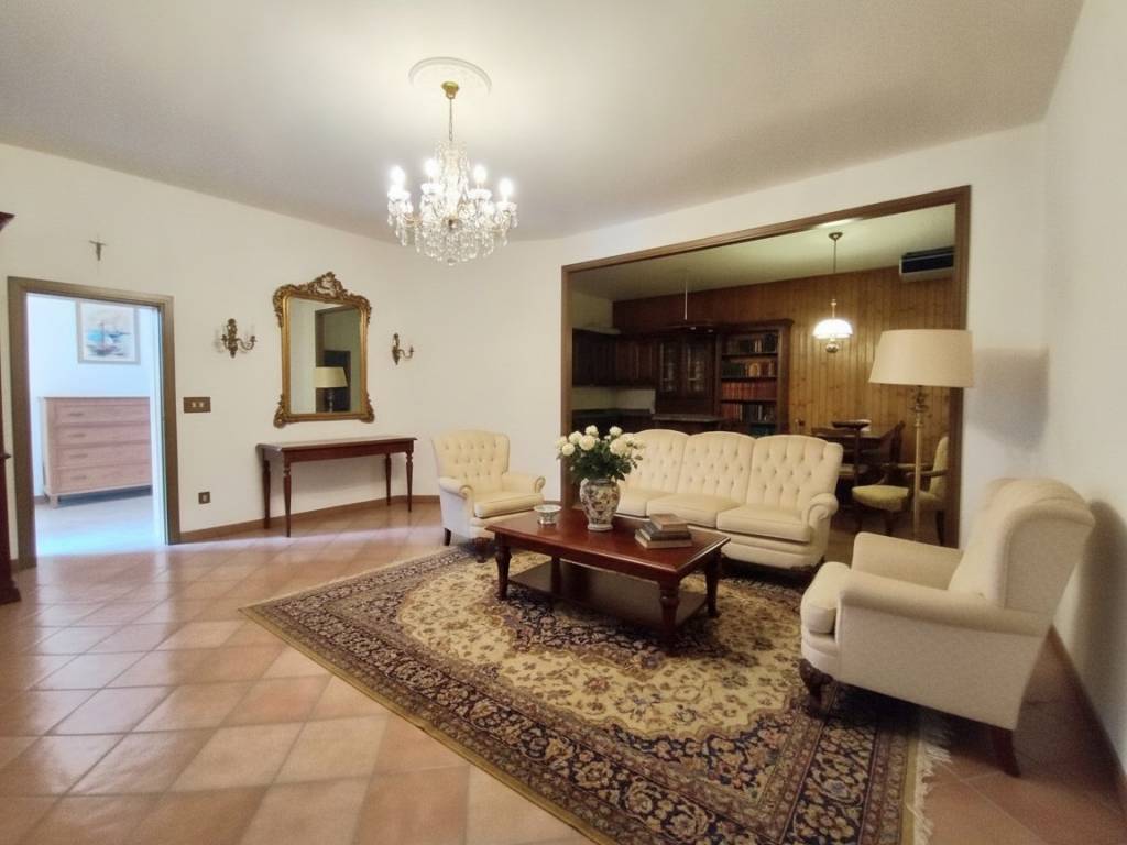 casa indipendente in vendita a Vignola in zona Bettolino
