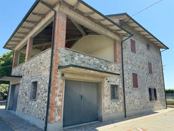appartamento in vendita a Vignola in zona Bettolino
