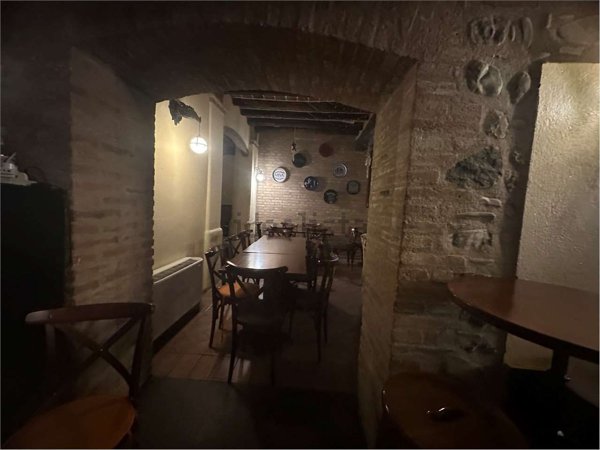 locale commerciale in vendita a Vignola in zona Pratomaggiore