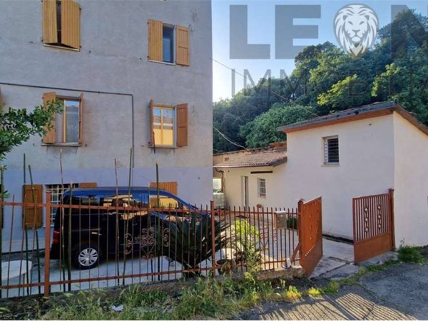 box auto in vendita a Vignola in zona Pratomaggiore