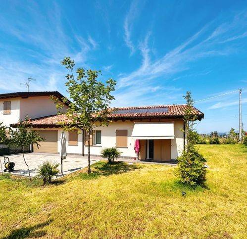 casa indipendente in vendita a Vignola in zona Bettolino