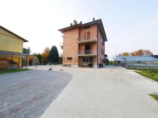 appartamento in vendita a Vignola in zona Pratomaggiore