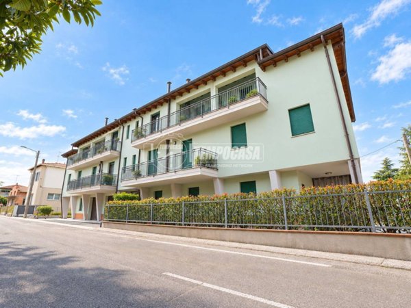 appartamento in vendita a Vignola in zona Pratomaggiore
