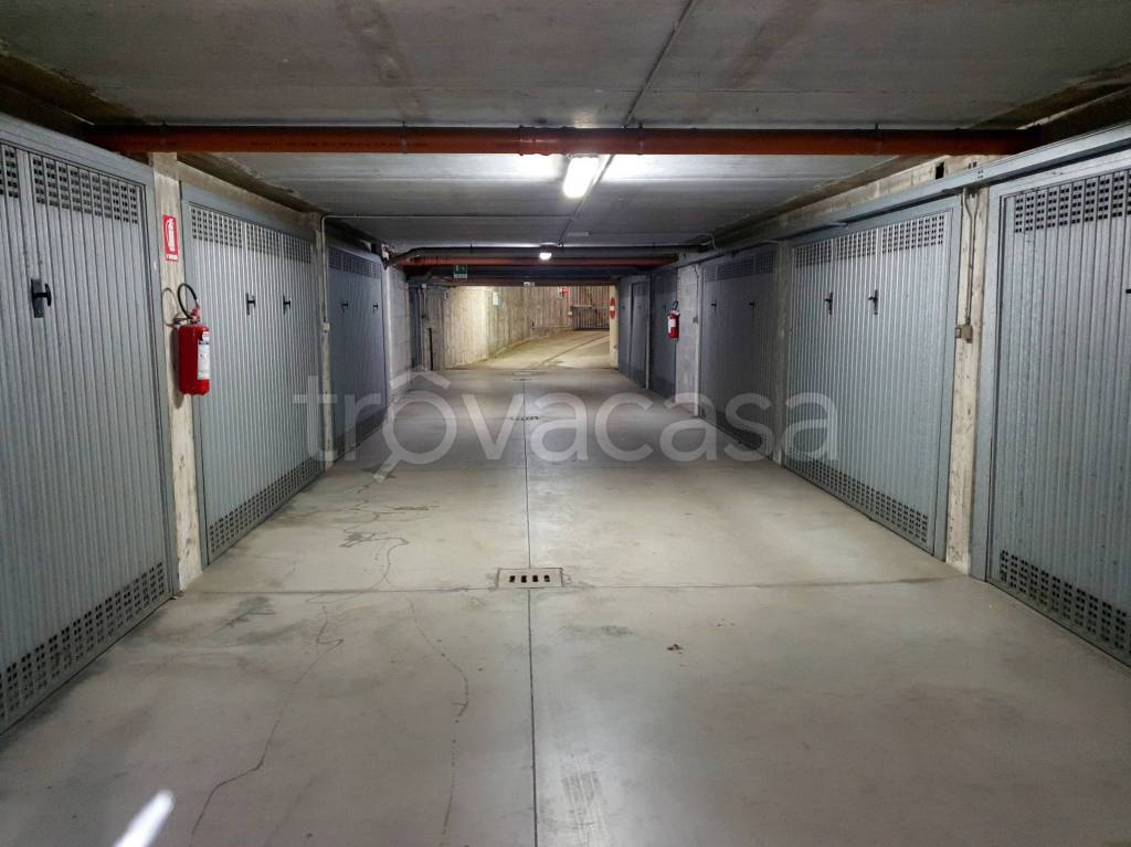 box auto in vendita a Vignola in zona Pratomaggiore