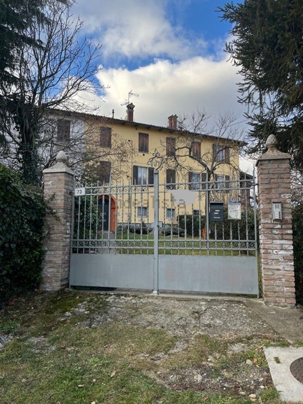 esavano in vendita a Zocca in zona Monteombraro
