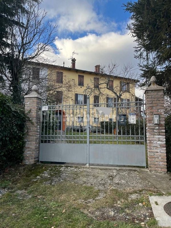esavano in vendita a Zocca in zona Monteombraro
