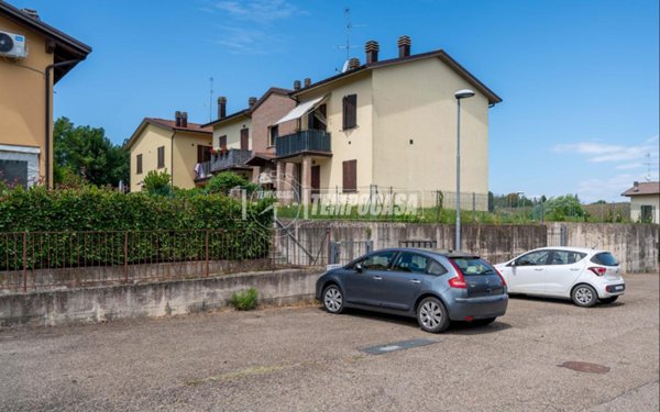 appartamento in vendita a Zocca in zona Monteombraro