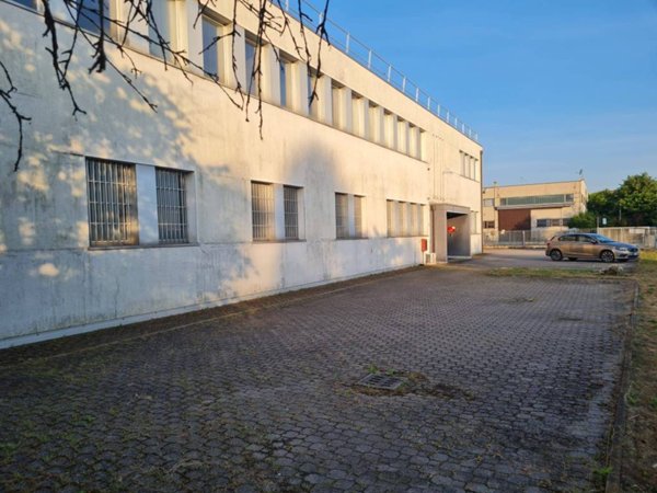 locale commerciale in vendita ad Anzola dell'Emilia