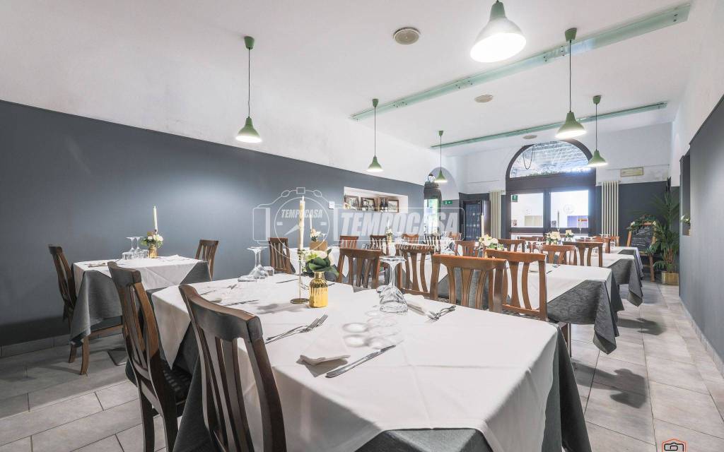 negozio in vendita ad Anzola dell'Emilia in zona Ponte Samoggia