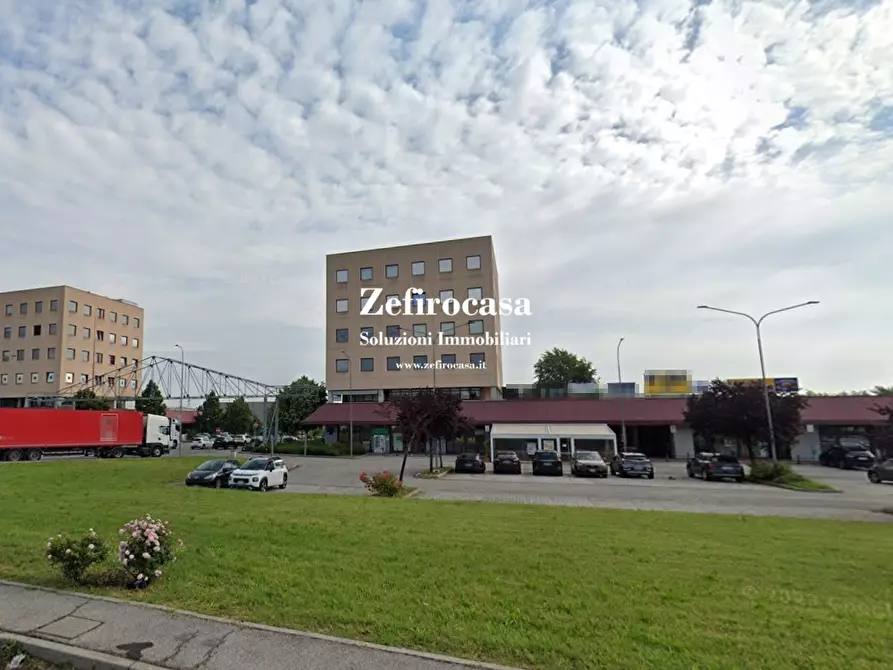 negozio in vendita ad Anzola dell'Emilia