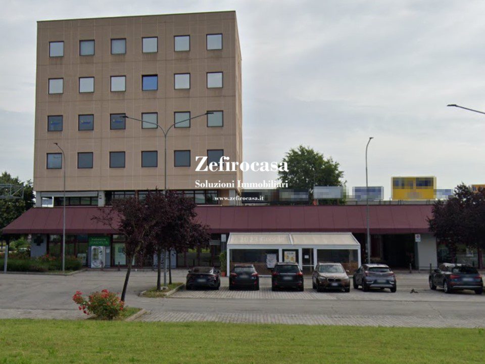 locale commerciale in vendita ad Anzola dell'Emilia