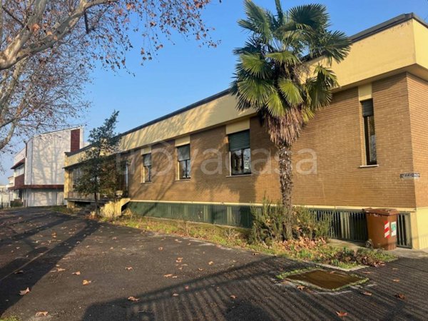 capannone in vendita ad Anzola dell'Emilia in zona Lavino di Mezzo
