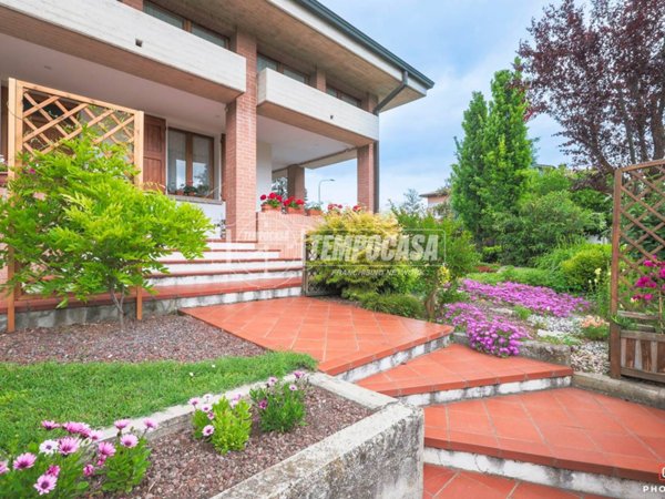 casa indipendente in vendita ad Anzola dell'Emilia in zona Ponte Samoggia