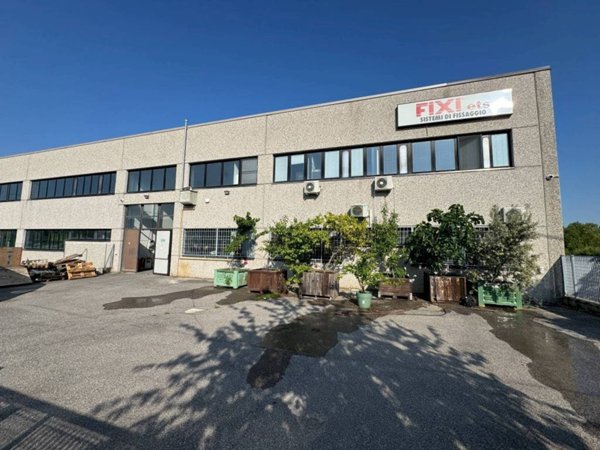 locale di sgombero in vendita ad Anzola dell'Emilia in zona Ponte Samoggia