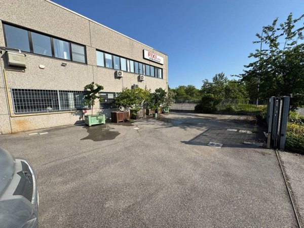 locale commerciale in vendita ad Anzola dell'Emilia in zona Ponte Samoggia