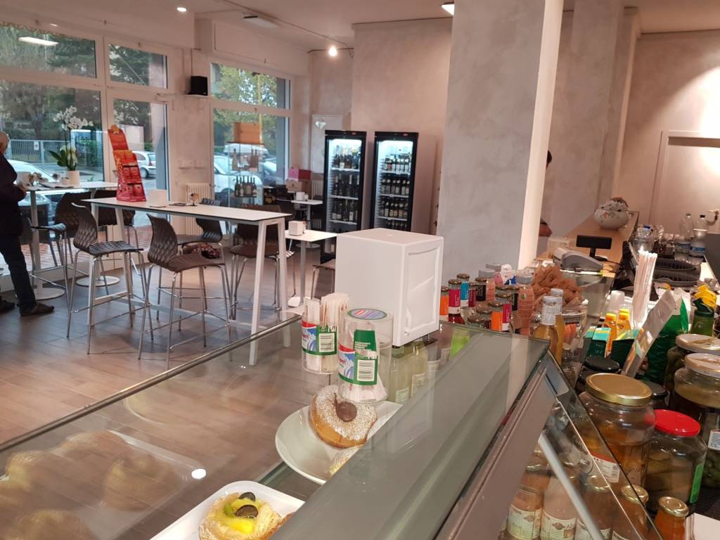 negozio in vendita ad Argelato in zona Funo