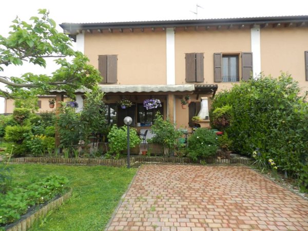 casa indipendente in vendita ad Argelato in zona Casadio