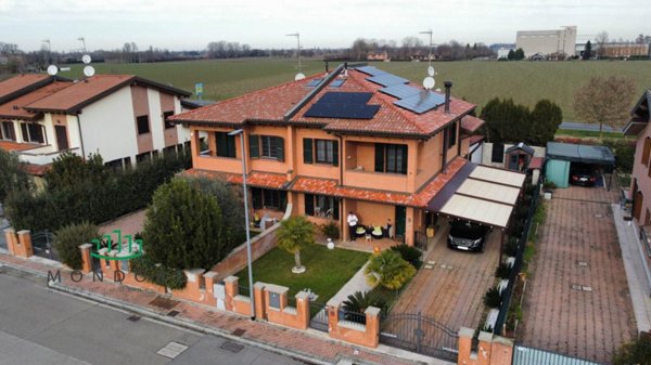 casa indipendente in vendita ad Argelato in zona Funo