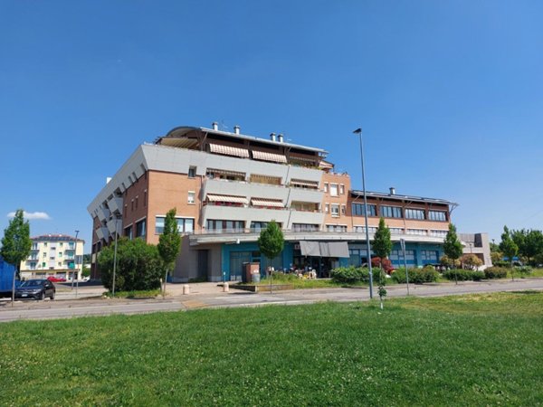 negozio in vendita ad Argelato in zona Funo