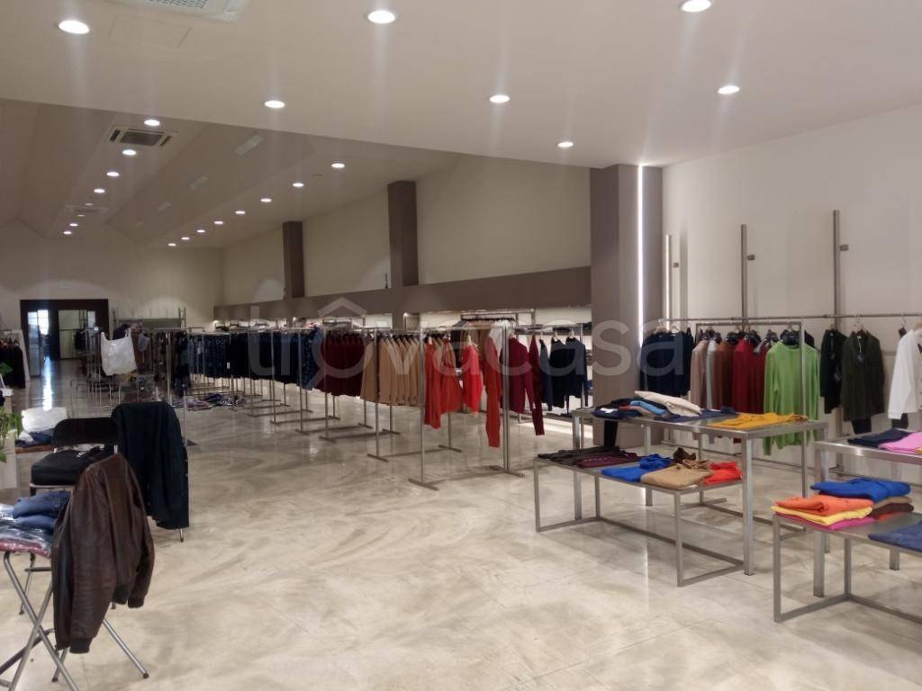 negozio in vendita ad Argelato in zona Funo