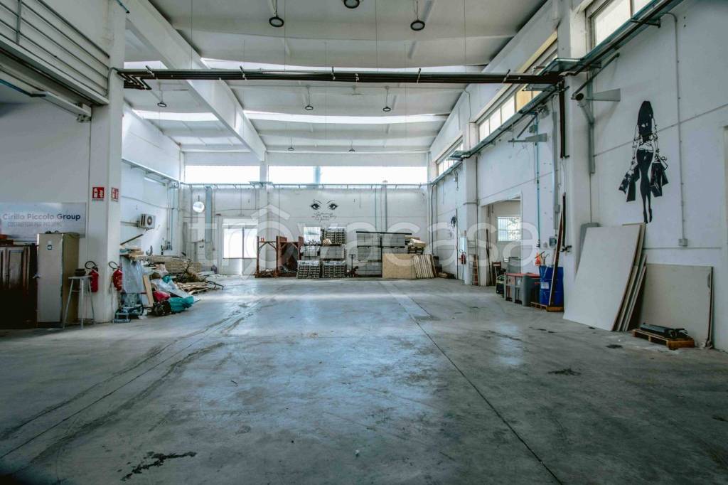 locale commerciale in vendita ad Argelato in zona Funo