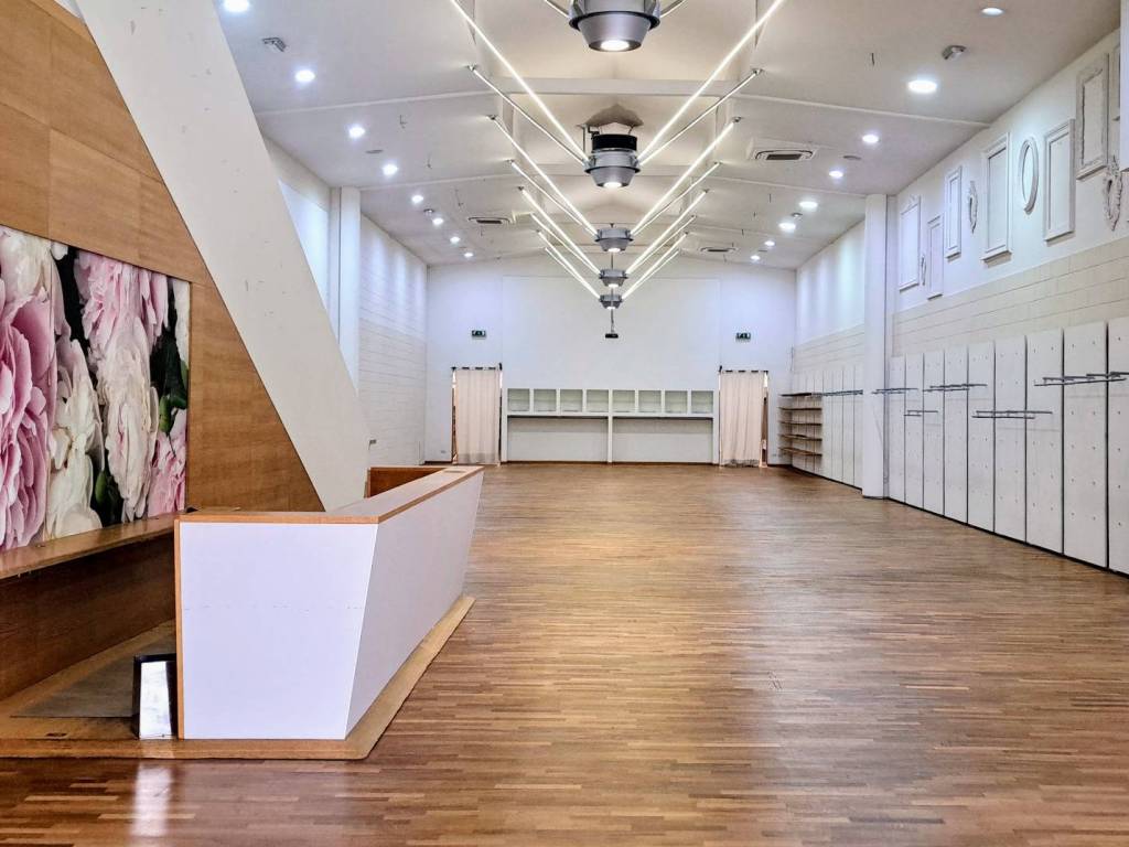 locale commerciale in vendita ad Argelato in zona Funo