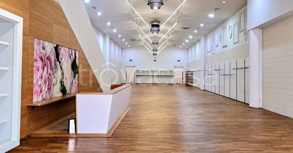 locale commerciale in vendita ad Argelato in zona Funo