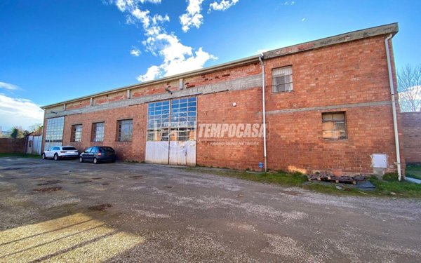 negozio in vendita ad Argelato in zona Funo