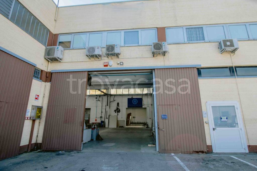 locale commerciale in vendita ad Argelato in zona Funo