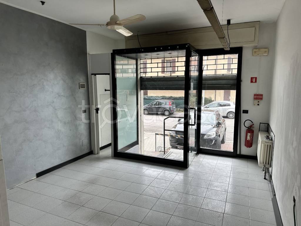 negozio in vendita ad Argelato in zona Funo