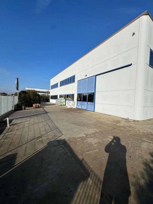 capannone in vendita ad Argelato in zona Funo